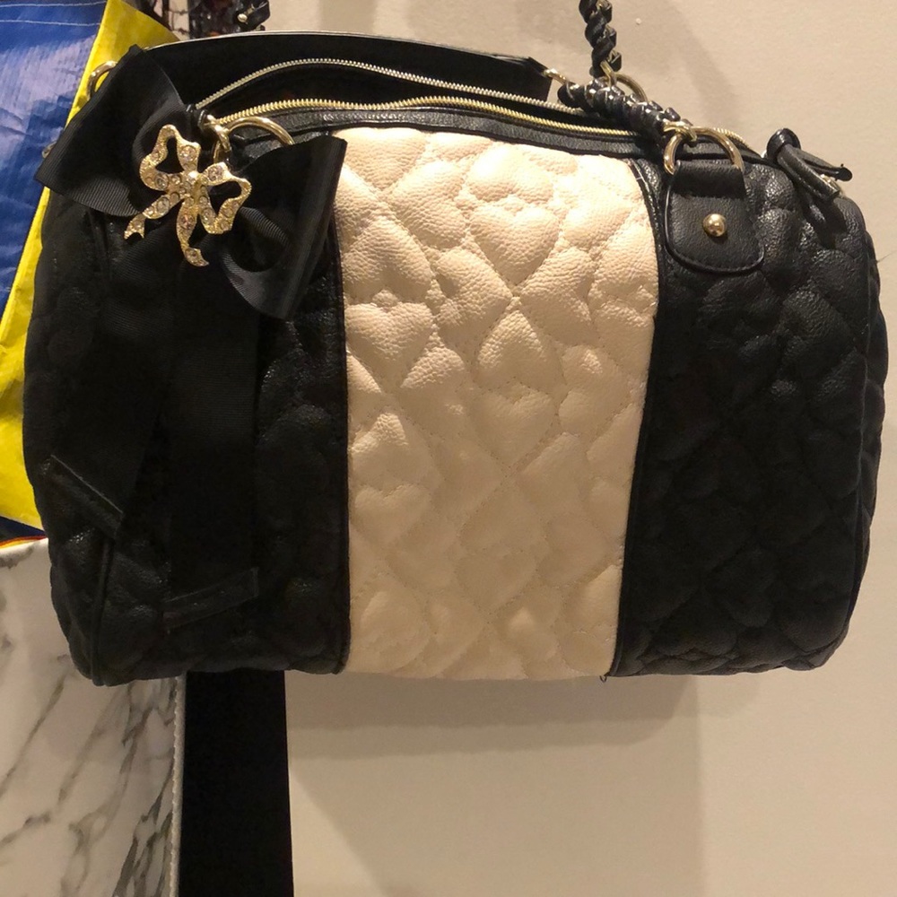Betsy Johnson original purse comes with a longer arm strap